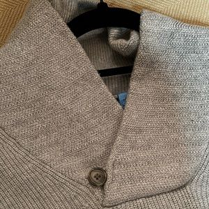 Banana Republic grey Crowl neck sweater. Size large.